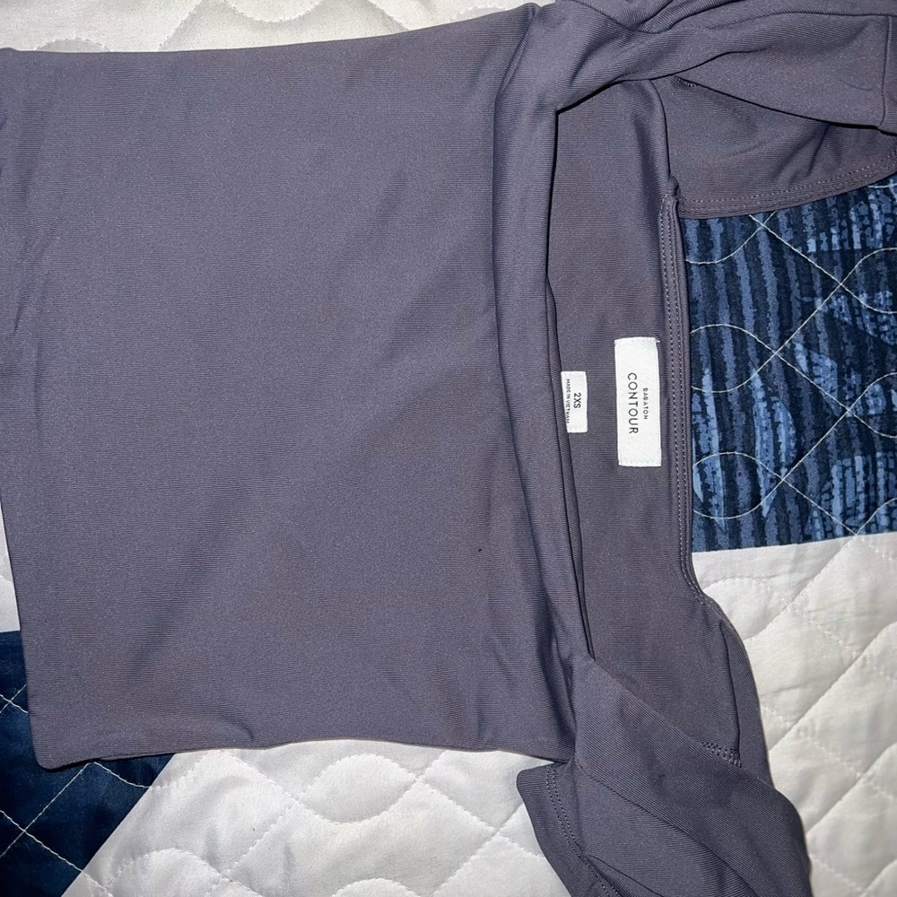 Aritzia Gray Short Sleeve Tee